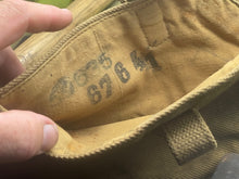 Load image into Gallery viewer, Original WW2 British Army Helve, Handle &amp; Carrier all Dated 1944 - The Militaria Shop
