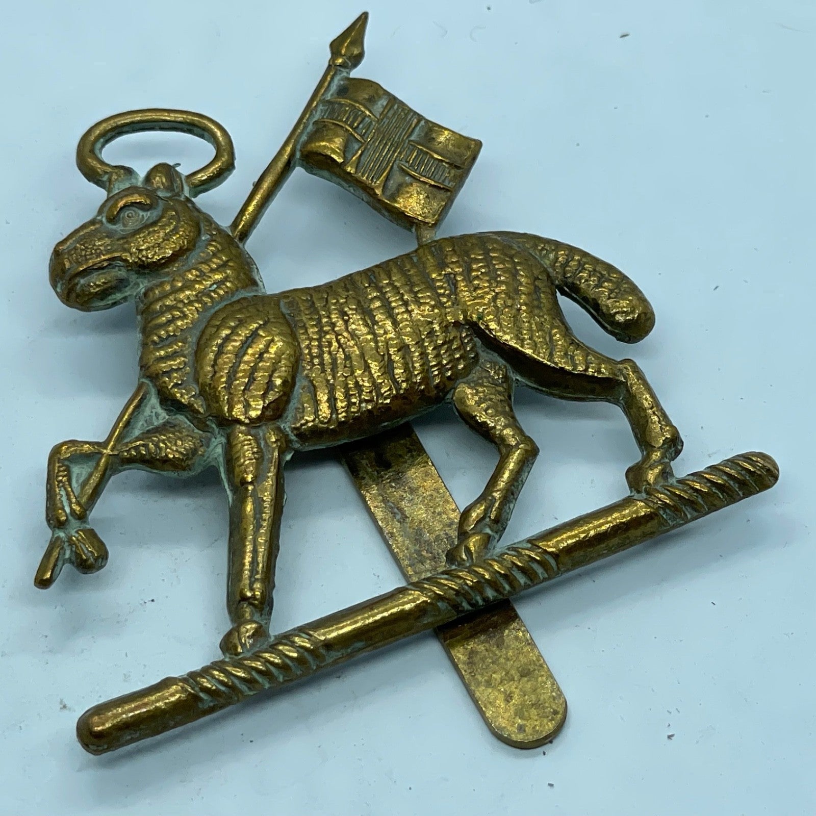 Original WW1 / WW2 The Queen's Royal Regiment (West Surrey) Cap Badge - The Militaria Shop