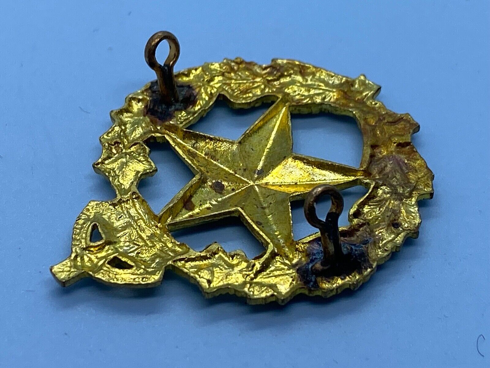 Original Canadian Army Le Regiment de Montmagny Cap Badge - The Militaria Shop