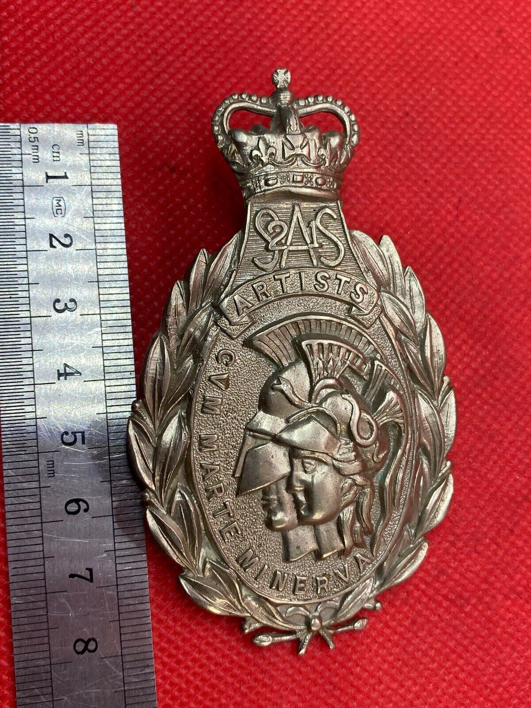 Queen's Crown 2nd SAS Artists Rifles Cross Belt / Pouch Badge