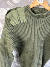 Charger l&#39;image dans la galerie, Genuine British Army Man&#39;s Heavy Jersey Olive Drab Pull Over - Size 36&quot; Chest
