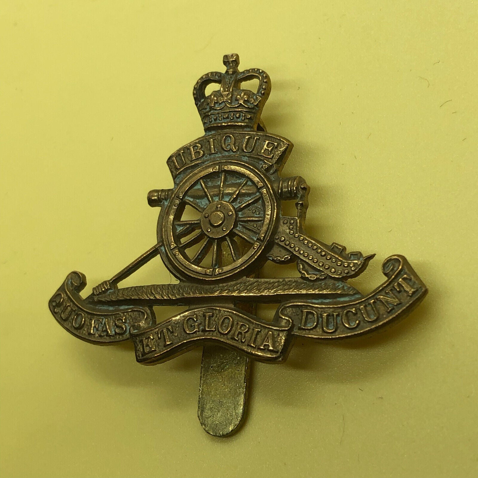 Genuine British Army Cap Badge - Royal Artillery - The Militaria Shop