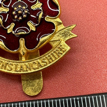 Load image into Gallery viewer, Genuine British Army Queen&#39;s Lancashire Regiment Cap Badge
