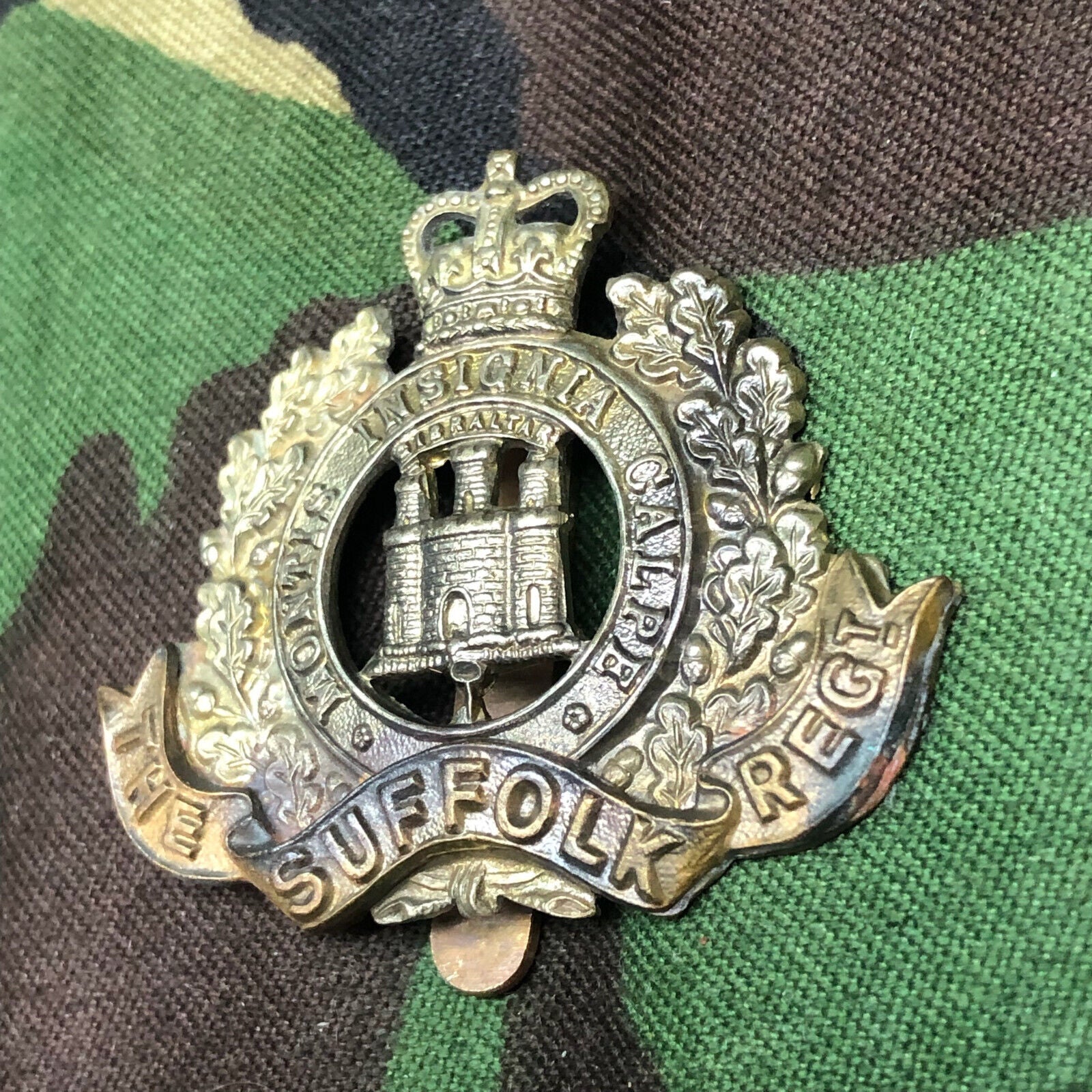 Original British Army The Suffolk Regiment Cap Badge - The Militaria Shop