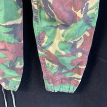 Lade das Bild in den Galerie-Viewer, Genuine British Army DPM Camouflaged Combat Trousers - 72/68/84
