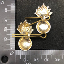 Charger l&#39;image dans la galerie, Original British Collar Badge Pair - Royal Artillery - The Militaria Shop
