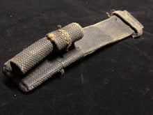 Charger l&#39;image dans la galerie, Original WW2 Pattern British Army 37 Pattern No.4 Stick Bayo Webbing Frog
