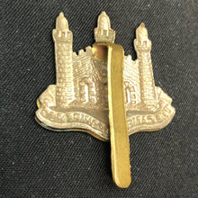 Lade das Bild in den Galerie-Viewer, Original WW2 British Army Cap Badge - Cambridgeshire Regiment - The Militaria Shop
