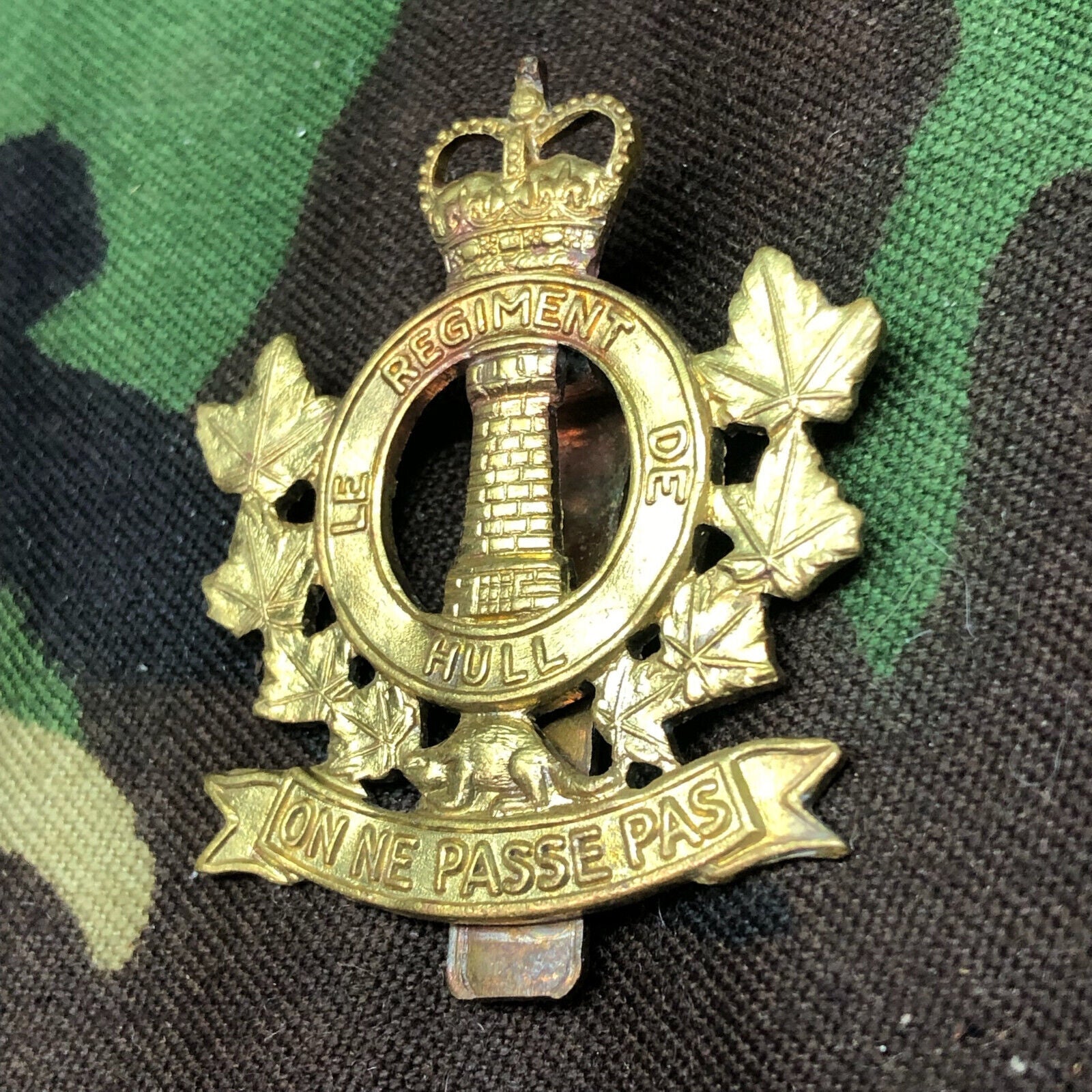 Original Canadian Army Le Régiment de Hull Beret / Cap Badge - The Militaria Shop