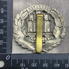 Charger l&#39;image dans la galerie, Original WW2 British Army Cap Badge - Northamptonshire Regiment
