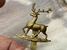Load image into Gallery viewer, Original WW1 / WW2 British Army Huntingdon Regiment Cap Badge
