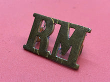 Load image into Gallery viewer, Original WW1 / WW2 British Royal Navy Brass Shoulder Title - Royal Marines RM
