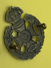 Lade das Bild in den Galerie-Viewer, Original WW1 British Army Rifle Brigade Cap Badge
