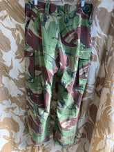 Lade das Bild in den Galerie-Viewer, Britische Armee DPM Camouflage Hose für gemäßigte Temperaturen - 72/84/100 - Vintage Kleidung
