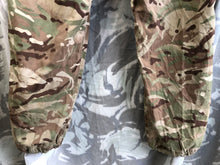 Lade das Bild in den Galerie-Viewer, Genuine British Army MTP Camouflage Combat Trousers - 32&quot; Waist
