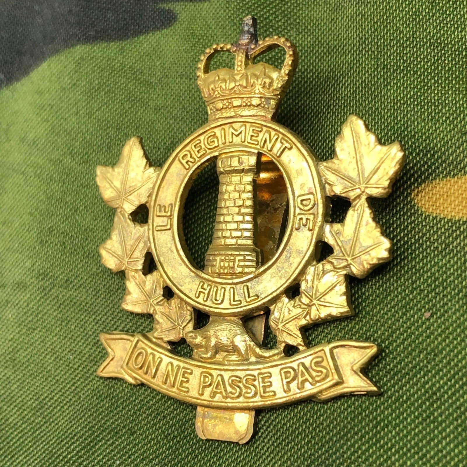 Genuine Canadian Army Brass Cap Badge - Régiment de Hull - The Militaria Shop