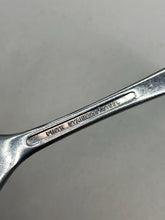 Charger l&#39;image dans la galerie, Original British Army War Department Marked Mess Cutlery Fork - 1964 Dated
