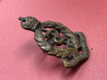 Lade das Bild in den Galerie-Viewer, Original WW2 British Army Cap Badge - RAMC Medical Corps Bronze Officers Badge
