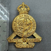 Load image into Gallery viewer, Royal Hospital Chelsea (Chelsea Pensioners) - British Army Cap Badge
