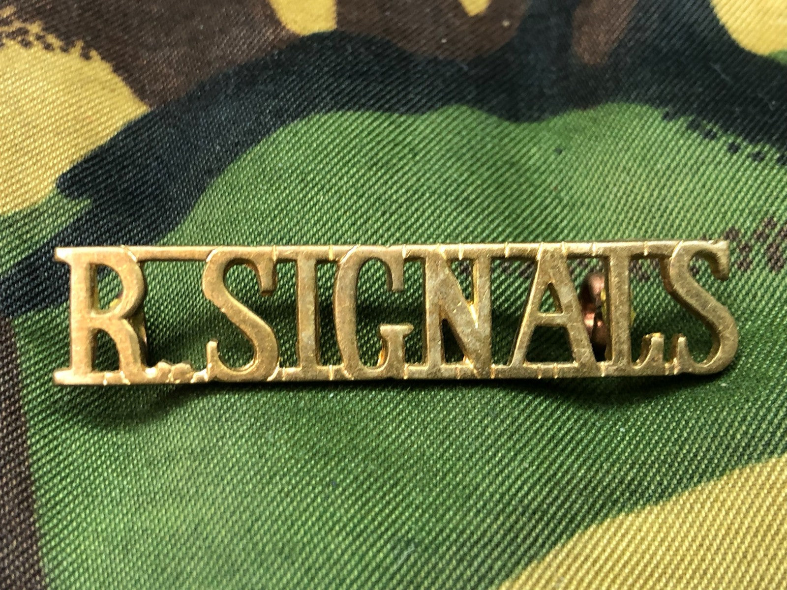 Genuine British Army WW2 Brass Shoulder Title - Royal Signals - The Militaria Shop