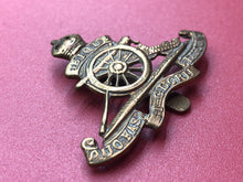 Charger l&#39;image dans la galerie, Original WW2 British Army Royal Artillery Kings Crown Cap Badge
