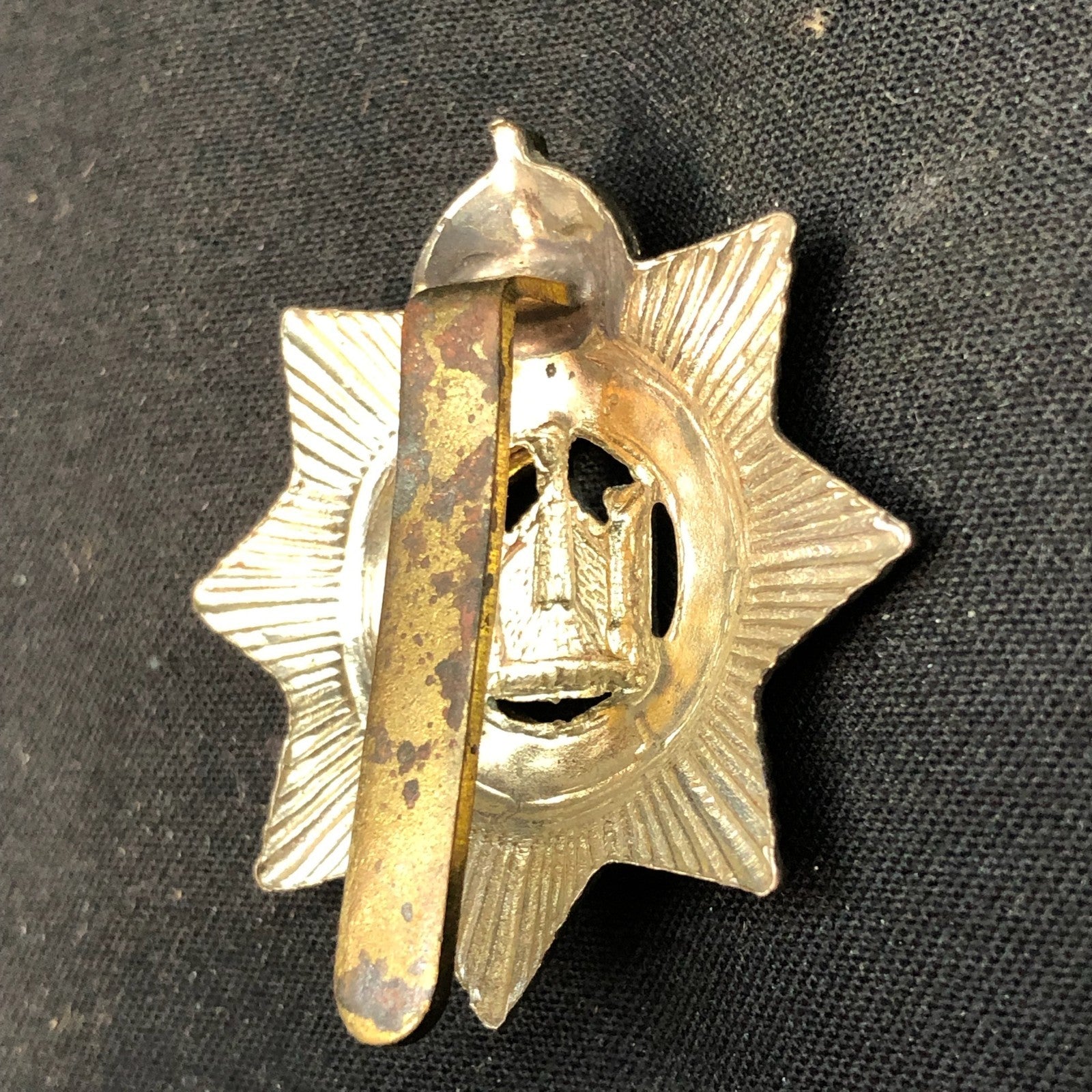 Original WW2 British Army Cap Badge - Devonshire Regiment - The Militaria Shop
