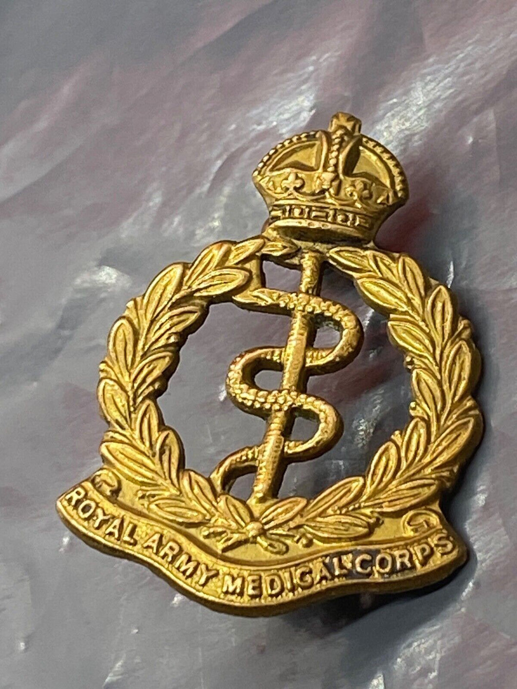 Original British Army WW1 / WW2 - Royal Army Medical Corps Collar Badge