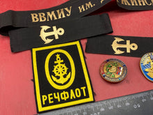 Load image into Gallery viewer, Original Group of Russian / Soviet Navy / Army Badges
