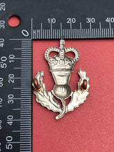 Load image into Gallery viewer, Genuine British Army Queen&#39;s Own Highlanders Collar Badge
