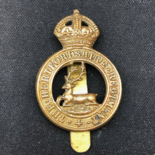 Load image into Gallery viewer, Original WW2 British Army Cap Badge - Hertfordshire Regiment - The Militaria Shop
