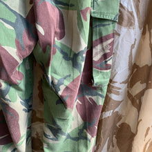 Lade das Bild in den Galerie-Viewer, Britische Armee DPM Camouflage Hose für gemäßigte Temperaturen - 72/84/100 - Vintage Kleidung
