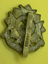 Load image into Gallery viewer, Original British Army WW1/ WW2 Bedfordshire &amp; Hertfordshire Regiment Cap Badge
