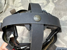 Lade das Bild in den Galerie-Viewer, Original WW2 British Army Helmet Liner - Complete Set - X Pad &amp; Screw Set - 1940
