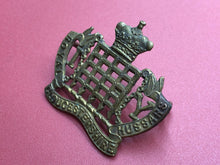 Lade das Bild in den Galerie-Viewer, Original WW1 British Army Royal Gloucestershire Hussars Cap Badge
