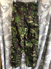 Charger l&#39;image dans la galerie, Vintage British Army DPM Lightweight Combat Trousers - Size 75/68/84
