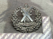 Load image into Gallery viewer, Original WW1 / WW2 British Army - Queen&#39;s Own Cameron Highlanders Cap Badge
