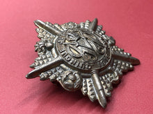 Charger l&#39;image dans la galerie, Original WW1 British Army Guards Machine Gun Corps Cap Badge
