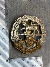 Load image into Gallery viewer, Original WW1 / WW2 British Army Hampshire Regiment Cap Badge
