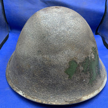 Charger l&#39;image dans la galerie, Original WW2 British/Canadian Army Mk3 Combat Helmet
