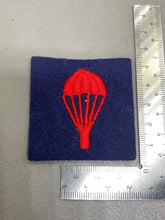 Load image into Gallery viewer, Original British Army Paratrooper&#39;s &#39;Light Bulk&#39; Parachute Qualification Badge
