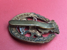 Charger l&#39;image dans la galerie, Original WW2 British Army Kings Crown Cap Badge - York and Lancaster Regiment
