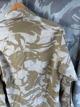 Charger l&#39;image dans la galerie, Genuine British Army Desert DPM Camouflaged Tropical Combat Jacket - 170/96
