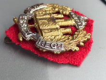 Charger l&#39;image dans la galerie, Original WW1 British Army Cap Badge - The Essex Regiment
