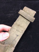 Charger l&#39;image dans la galerie, Original WW2 British Army 37 Pattern No.4 Stick Bayo Webbing Frog
