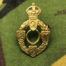 Charger l&#39;image dans la galerie, Original British Army WW2 Collar Badge - REME Electrical Mechanical Engineers - The Militaria Shop
