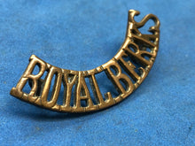 Load image into Gallery viewer, Original WW2 British Army Royal Berkshire Regiment Brass Shoulder Title
