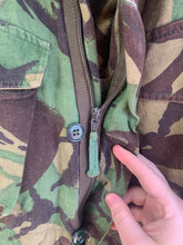 Lade das Bild in den Galerie-Viewer, Genuine British Army Smock Combat Jungle DPM Camouflage - Size 160/88
