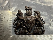 Charger l&#39;image dans la galerie, Original British Army WW1 / WW2 General Service Bronze Collar Badge
