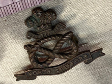 Charger l&#39;image dans la galerie, Original British Army - North Stafford Regiment Sweetheart Brooch
