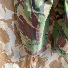 Lade das Bild in den Galerie-Viewer, Britische Armee DPM Camouflage Hose für gemäßigte Temperaturen - 72/84/100 - Vintage Kleidung
